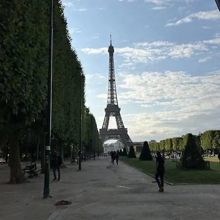 Apartment Jolie Studio Eiffel Tower Paris
